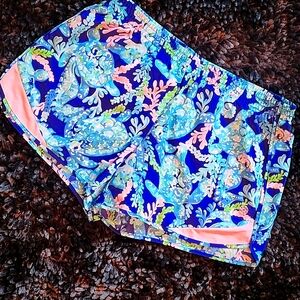 Lilly Pulitzer Shorts Size Med Like New 1 Pocket Inside 1 Pocket Outside Lined